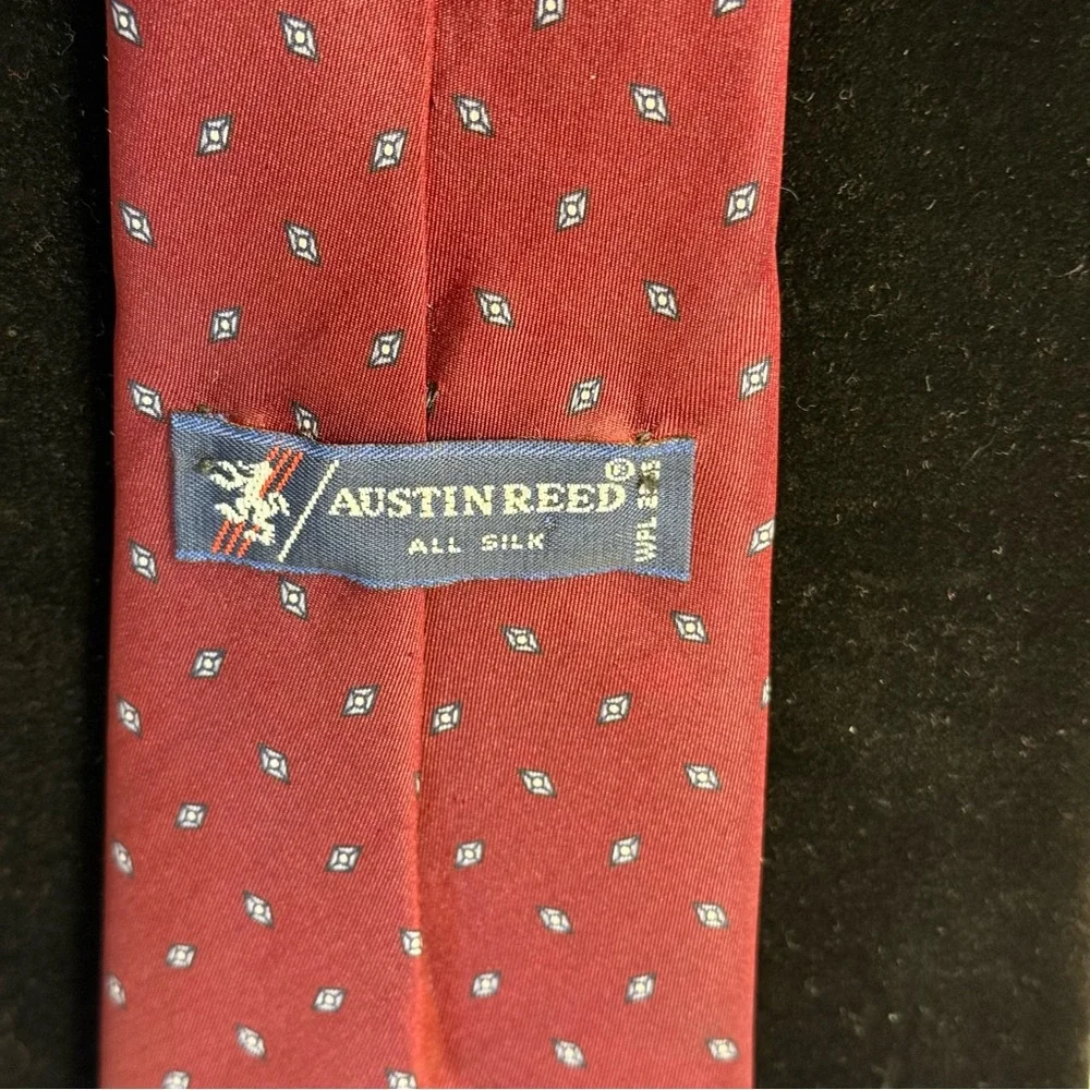 Austin Reed All Silk 1980’s Power Tie. Burgundy foulard pattern. Made in Italy‎